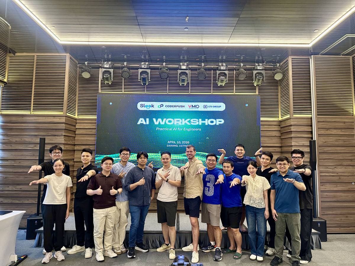 Sleek and CoderPush teams at the AI Workshop in Da Nang